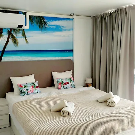 Under The Palm Lägenhet